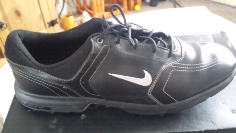 narrow fitting golf shoes